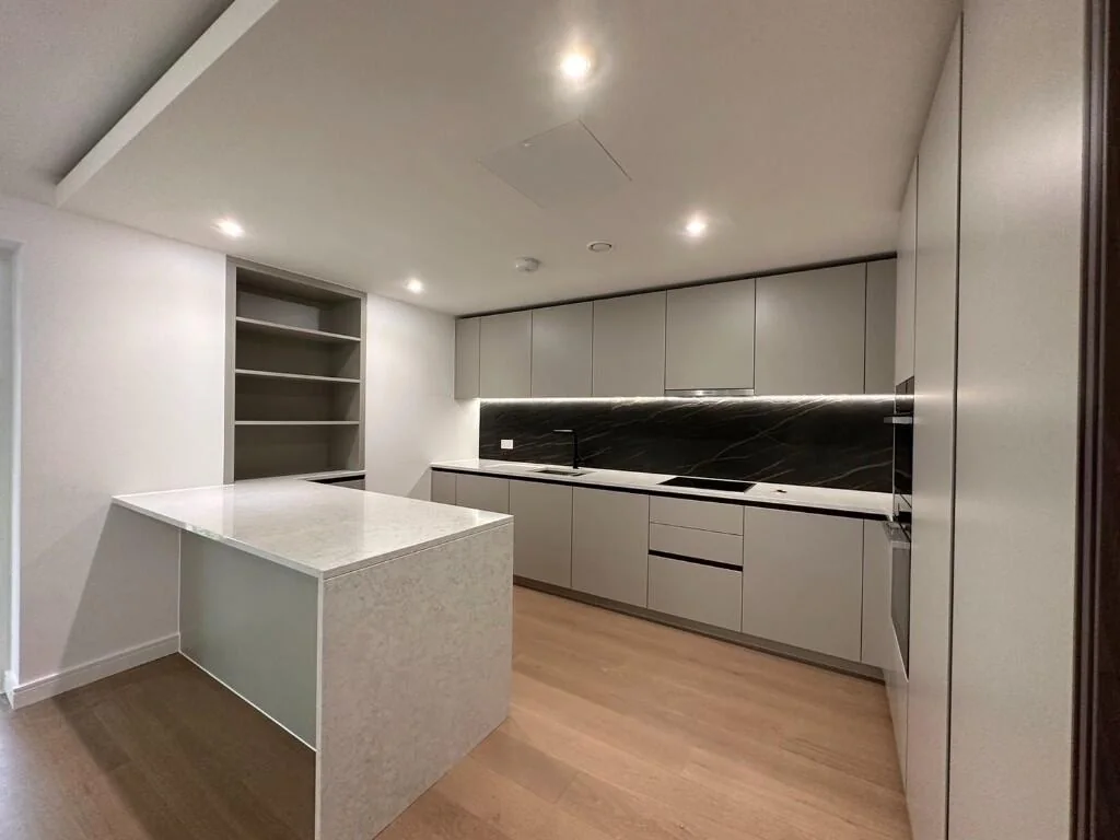 Handleless Collection kitchen view 7